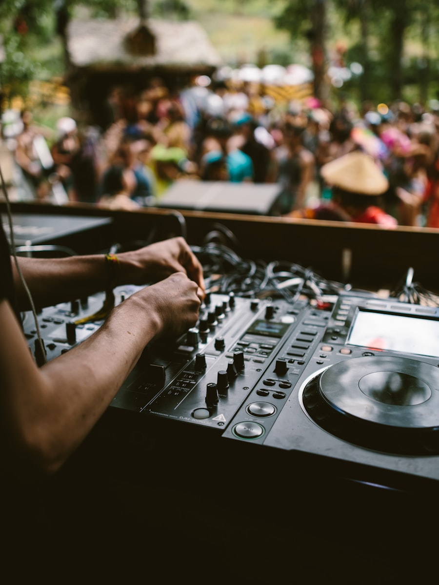 DJ kabininde performans