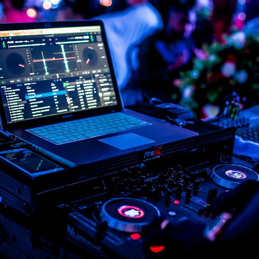 DJ mikseri yakın plan